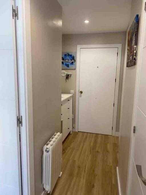 Apartamento Lujoso Piso Enfrente De Playa De Fenals, 2 Terrazas *